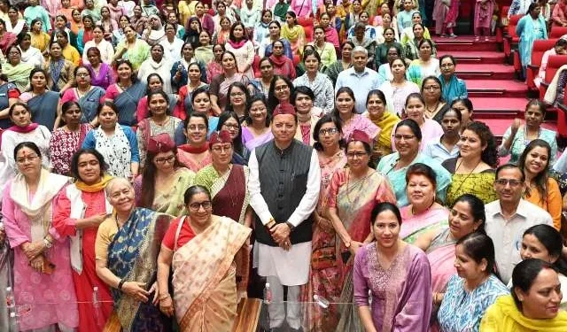 दून मेडिकल कॉलेज में सम्मेलन के दौरान महिलाओं की भूमिका को सीएम ने सराहा