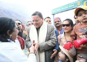 माणा में सीएम धामी ने श्रद्धालुओं से सहयोग और जागरूकता की अपील की