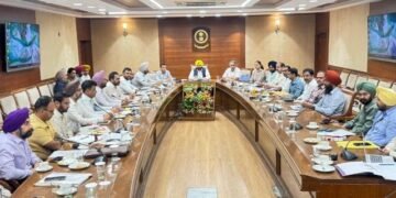 सड़क विकास कार्यों में तेजी लाने के लिए अधिकारियों को दिए गए निर्देश