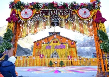 सिख रेजीमेंट बैंड की धुनों के बीच भव्य और दिव्य रहा कपाटोद्घाटन समारोह