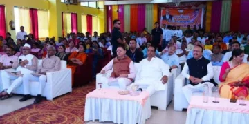 सीएम धामी ने जनता के साथ पीएम मोदी के कार्यक्रम का लाइव प्रसारण देखा