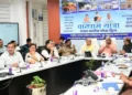 आपात स्थितियों से निपटने के लिए विभागों को सतर्क रहने के निर्देश