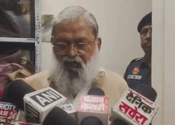 कॉल सेंटर कर्मचारियों से बातचीत कर ऊर्जा मंत्री ने लिया फीडबैक