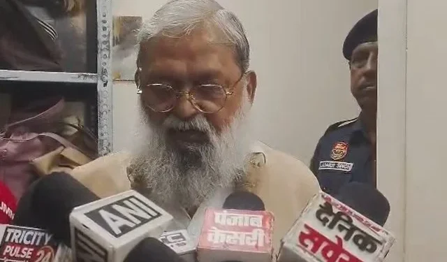 कॉल सेंटर कर्मचारियों से बातचीत कर ऊर्जा मंत्री ने लिया फीडबैक