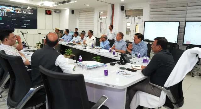 चारधाम यात्रा में श्रद्धालुओं को किसी प्रकार की परेशानी न हो मुख्य सचिव