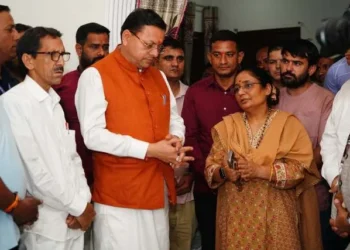 छत्तीसगढ़ दौरे से लौटकर सीधे पूर्व मुख्यमंत्री खंडूरी के निवास पहुंचे धामी