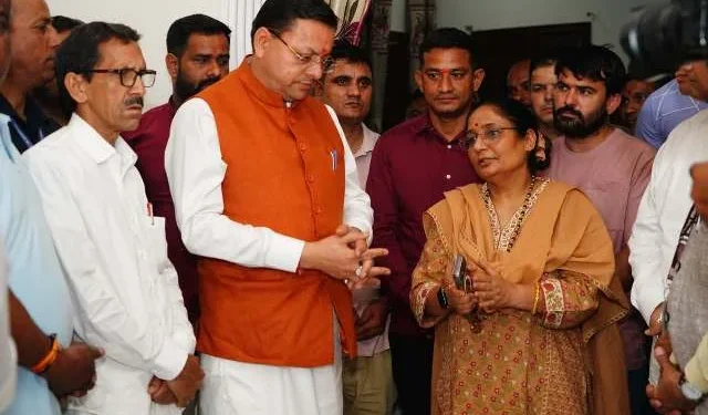 छत्तीसगढ़ दौरे से लौटकर सीधे पूर्व मुख्यमंत्री खंडूरी के निवास पहुंचे धामी