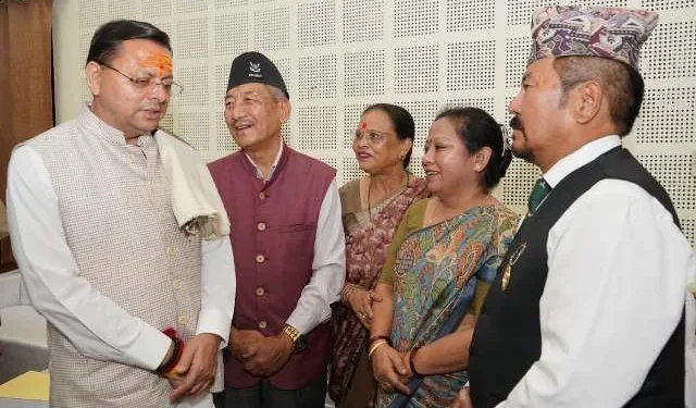 जनता की समस्याओं के समाधान के लिए सीएम धामी ने दिए आश्वासन