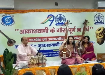 दीप प्रज्वलन के साथ हुआ आकाशवाणी की संगीत संध्या का शुभारंभ