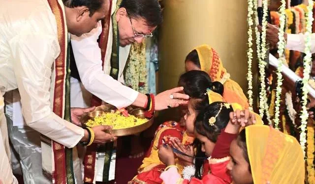 धार्मिक आयोजन में सीएम धामी ने पूजा-अर्चना कर आशीर्वाद लिया
