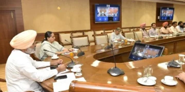 पहले चरण के लंबित कार्य जल्द पूरा करने पर वित्त मंत्री का जोर