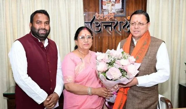 मुख्यमंत्री धामी ने वरिष्ठ नेताओं के साथ प्रदेश के विकास एजेंडे पर किया मंथन
