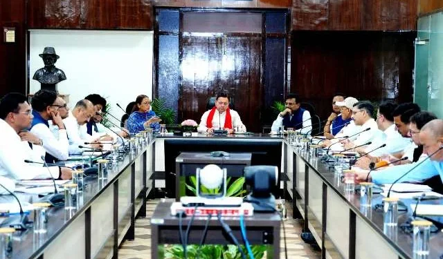 समीक्षा बैठक में तैयारी न होने पर अधिकारियों को फटकार