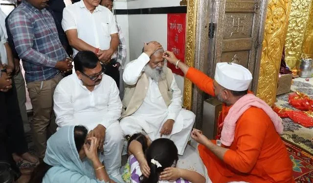 हरियाणा के जनकल्याण की कामना के साथ अनिल विज ने टेका माथा