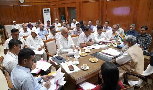 हादसों से बचाव और सुरक्षित कार्य वातावरण पर ऊर्जा मंत्री का जोर