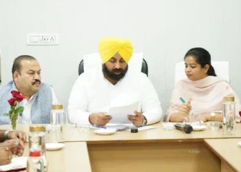 अधिकारियों को साप्ताहिक समीक्षा और तय समयसीमा में कार्य पूरा करने के निर्देश