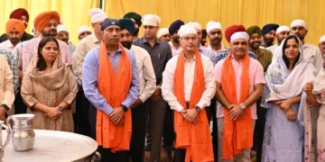 भीषण गर्मी में लोगों को राहत पहुंचाने के लिए पुलिस मुख्यालय के बाहर विशेष आयोजन
