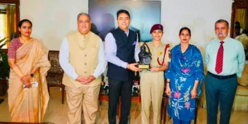 रक्षा क्षेत्र में युवतियों की बढ़ती भागीदारी पर मंत्री ने जताई खुशी
