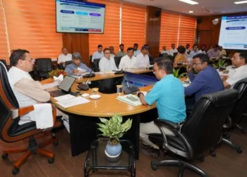 लंबित परियोजनाओं को समयबद्ध तरीके से पूरा करने पर सरकार का विशेष जोर