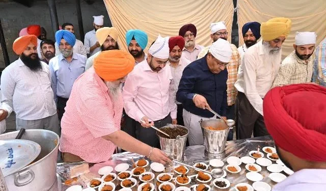 विभागीय अधिकारियों और कर्मचारियों ने पांच घंटे तक संगत की सेवा में निभाई सक्रिय भूमिका