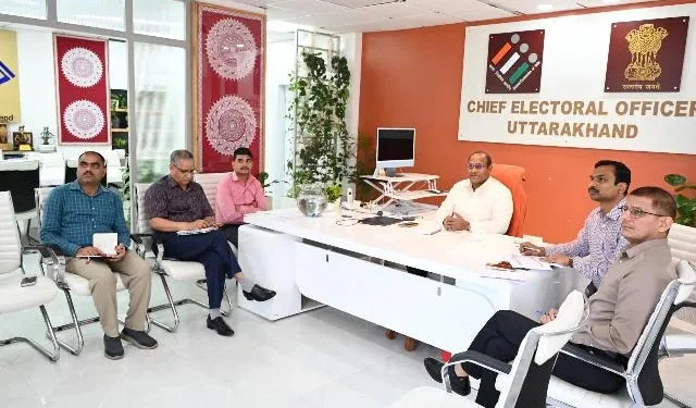 सभी जनपदों में गणना फार्मों के डिजिटाइजेशन की स्थिति की समीक्षा