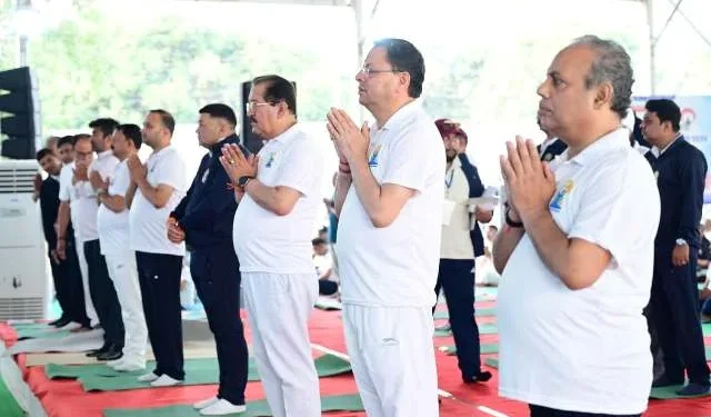सशस्त्र सीमा बल के जवानों, छात्रों और मातृशक्ति ने योगाभ्यास में बढ़-चढ़कर लिया हिस्सा