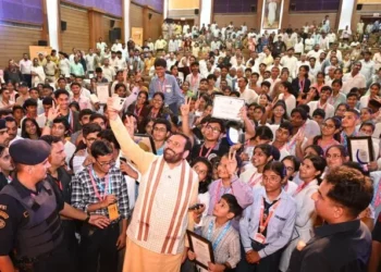 CM ने मेधावी छात्र सम्मान समारोह में छात्रों के लिए वैश्विक एक्सपोजर योजना की घोषणा की