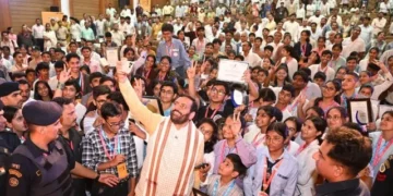 CM ने मेधावी छात्र सम्मान समारोह में छात्रों के लिए वैश्विक एक्सपोजर योजना की घोषणा की