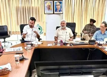जंगलात कर्मचारी कल्याण और विभागीय सुधारों पर वन मंत्री ने यूनियनों से लिए सुझाव