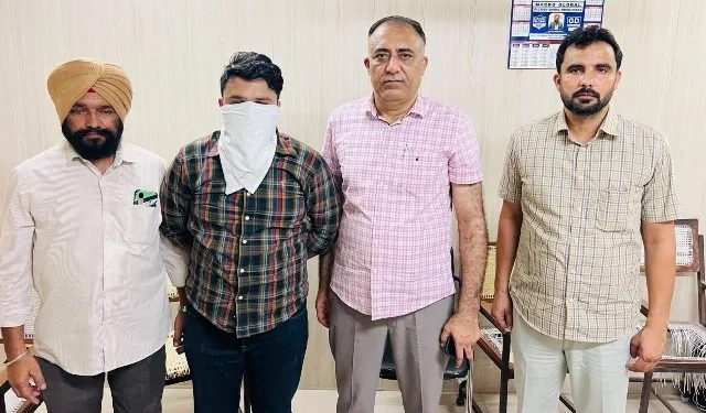 पंजाब में भ्रष्टाचार के खिलाफ बड़ी कार्रवाई, 50 हजार रुपये लेते पकड़ा गया इंस्पेक्टर