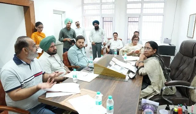 युवाओं को रोजगारोन्मुख कौशल अपनाने का आह्वान, विद्यार्थियों से मंत्री का सीधा संवाद