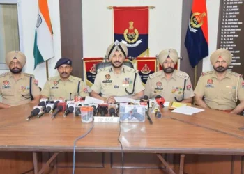 सीमा पार आतंकियों की साजिश पर करारा प्रहार, हथियारों का जखीरा बरामद