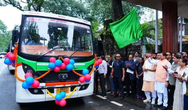 स्वच्छ परिवहन व्यवस्था को बढ़ावा देने के लिए धामी ने वितरित किए सब्सिडी चेक