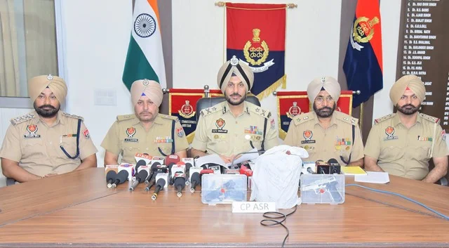 हेरोइन और आधुनिक हथियारों के साथ चार आरोपी गिरफ्तार, सीमा पार नेटवर्क का खुलासा