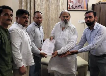 अंबाला छावनी में कर्मचारी संगठनों से संवाद, अनिल विज ने लिया मांगों का ज्ञापन