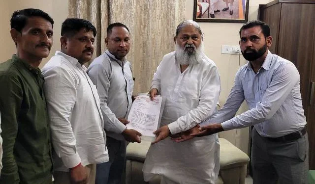 अंबाला छावनी में कर्मचारी संगठनों से संवाद, अनिल विज ने लिया मांगों का ज्ञापन