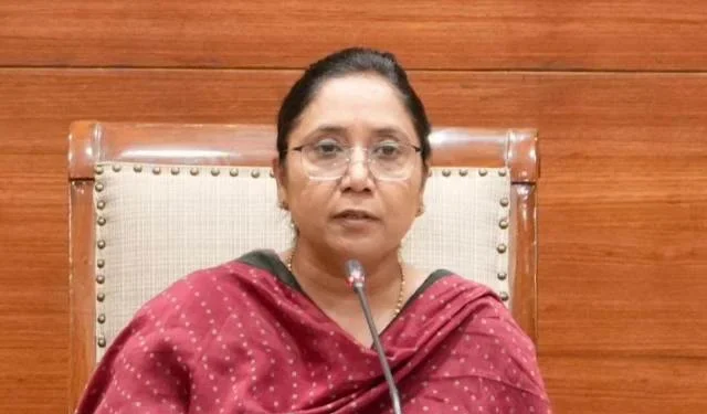 आर्थिक बाधाओं के बावजूद विद्यार्थियों की पढ़ाई जारी रखने पर सरकार का फोकस