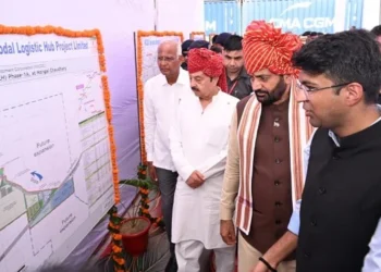नांगल चौधरी में पहली मालगाड़ी को मिली हरी झंडी