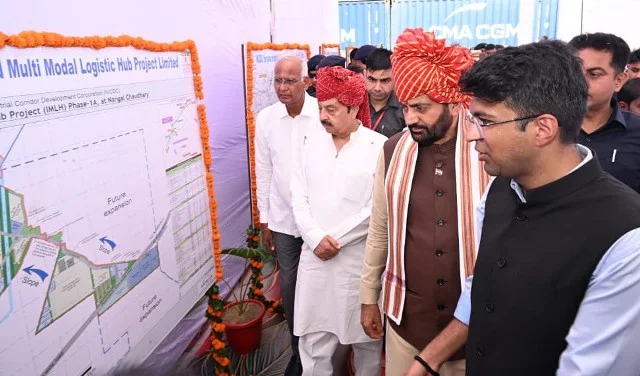 नांगल चौधरी में पहली मालगाड़ी को मिली हरी झंडी