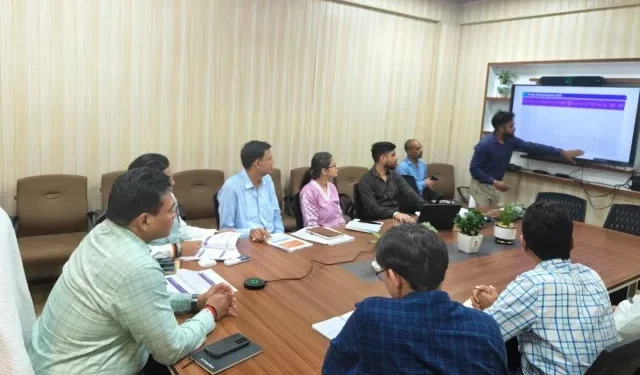 प्रधानमंत्री आवास योजना के तहत निर्माणाधीन परियोजनाओं पर विभागीय मंथन