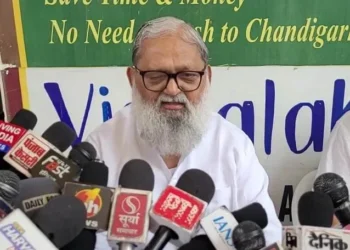बातचीत के जरिए बिजली कर्मचारियों की हड़ताल का समाधान निकाल लिया जाएगा - विज
