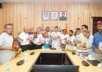 मुख्यमंत्री आवास में वेबसाइट और स्मारिका का विमोचन
