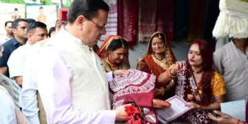 स्थानीय उत्पादों को पहचान दिलाने की पहल, मुख्यमंत्री धामी ने कारीगरों को किया सम्मानित