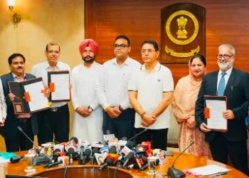 स्वच्छ ऊर्जा से रोशन होंगे पंजाब के गांव, अमन अरोड़ा ने सात एजेंसियों को सौंपे वर्क ऑर्डर