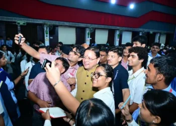 ‘मेरे सपनों का उत्तराखंड’ पर विद्यार्थियों ने सीएम धामी से किया संवाद
