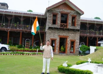 मुख्यमंत्री आवास पर लहराया तिरंगा